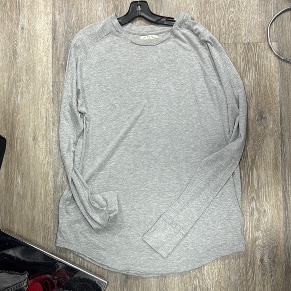 We The Free Gray Long Sleeve Tee - Picture 1 of 1